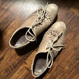 Elegant Grey Lace-Up Loafers for Women